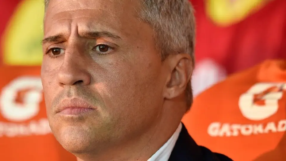 El legendario exjugador Hernán Crespo fue cesado de su puesto como entrenador del Al Ain
