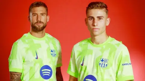 Barcelona presenta su tercer uniforme previo al debut en la UEFA Champions League