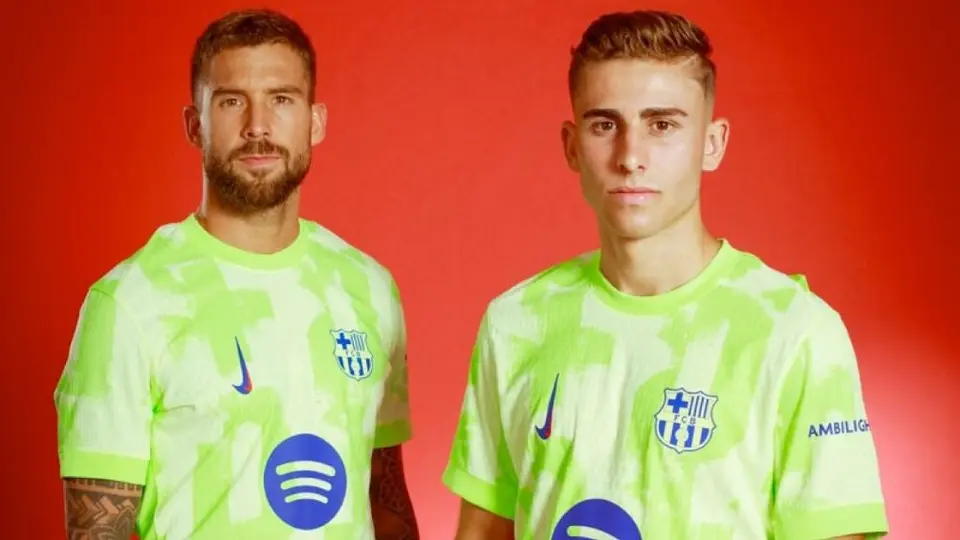 Barcelona presenta su tercer uniforme previo al debut en la UEFA Champions League