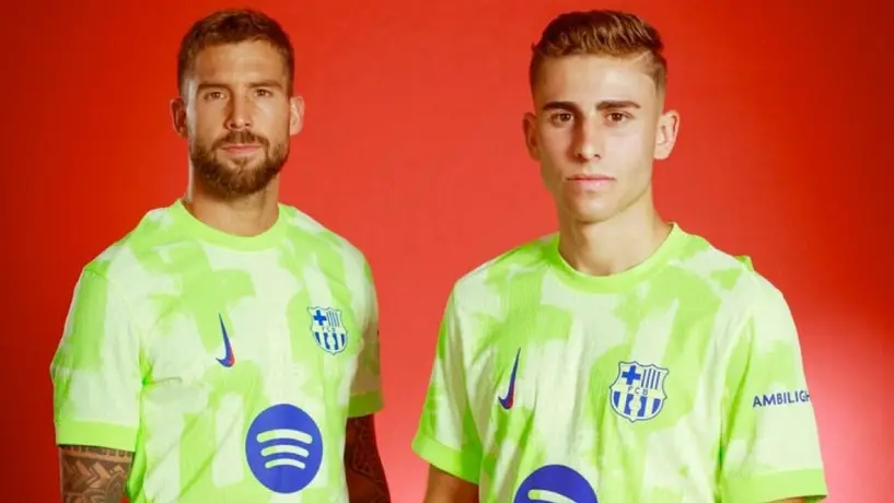 Barcelona presenta su tercer uniforme previo al debut en la UEFA Champions League