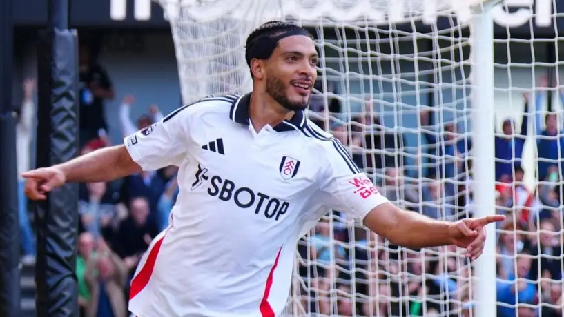 Raúl Jiménez es ovacionado tras su rendimiento con el Fulham: "Es su mejor momento"