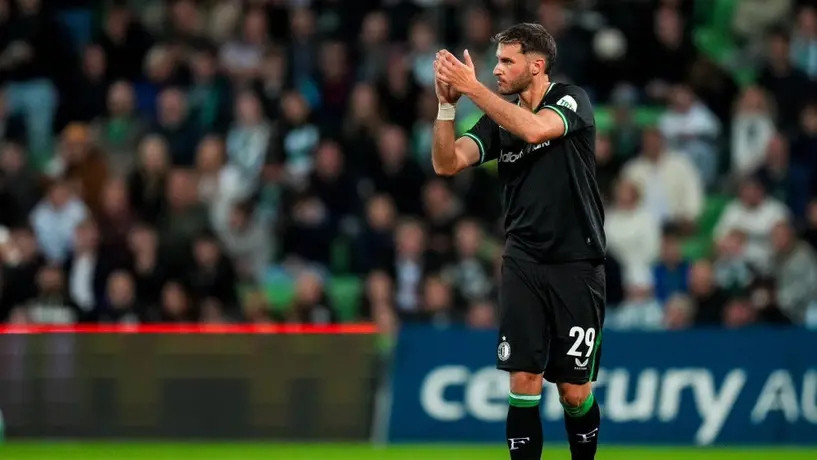 Feyenoord 'regaló' el empate ante Groninjen; Santi Giménez salió en el segundo tiempo
