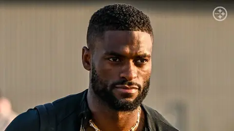 ¡Es felino! Van Jefferson, de Steelers, viste chamarra de los Pumas