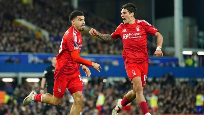 ¡Caballo negro! Nottingham Forest ya es segundo en la Premier League