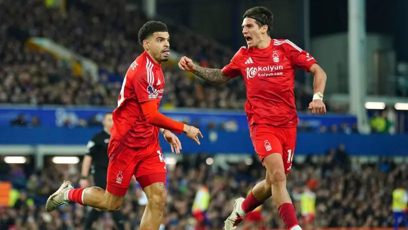 ¡Caballo negro! Nottingham Forest ya es segundo en la Premier League