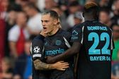 Santiago Giménez y Feyenoord son goleados por Bayer Leverkusen en la Champions