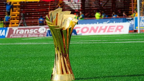 ¡Inédito! Medidas de una portería en la Final del Herediano vs Alajuelense provocaron polémica