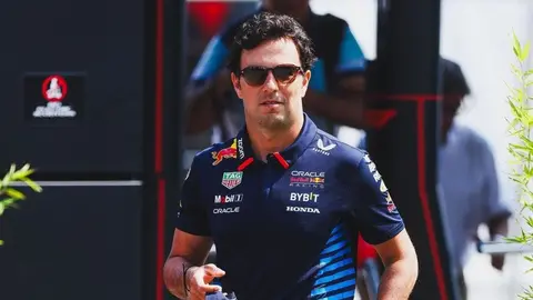‘Checo’ Pérez culpa a Carlos Sainz del choque en el GP de Azerbaiyán: “Él viene hacía mí”