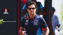 ‘Checo’ Pérez culpa a Carlos Sainz del choque en el GP de Azerbaiyán: “Él viene hacía mí”
