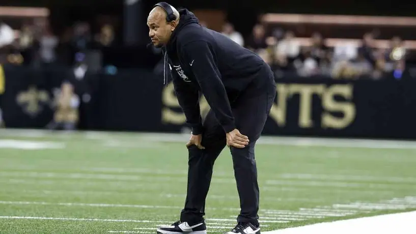 ¡Le dan las gracias! Raiders despiden al entrenador en jefe Antonio Pierce