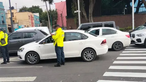 ¡Evita multas! Estos autos NO circulan el sábado 26 de octubre de 2024