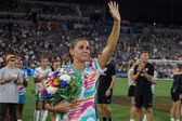 ¡Entre lagrimas! Alex Morgan rompe en llanto tras retirarse del futbol profesional