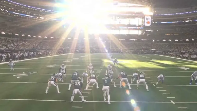 Aficionados de los Cowboys revientan a Jerry Jones por reflejo en el estadio AT&T