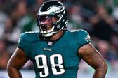 Jalen Carter de los Eagles es amenazado de muerte tras lesionar a Jordan Love en Brasil