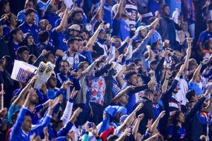 Yosgart Gutiérrez hace estremecer el Estadio Ciudad de los Deportes tras pase de Cruz Azul