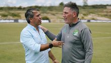 Eduardo Berizzo se reencuentra con Pavel Pardo 30 años después