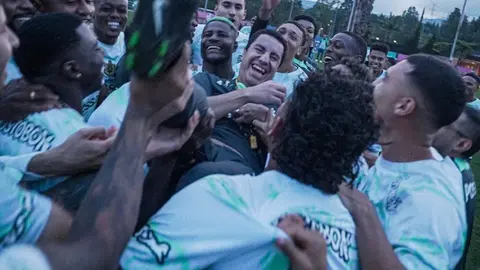 Aficionados de Atlético Nacional dedican emotivo cántico a Efraín Juárez previo a la Final