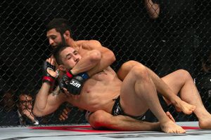 UFC 308: Robert Whittaker sufrió escalofriante lesión tras pelea Khamzat Chimaev