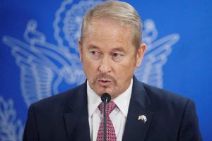 Donald Trump nombra a Ronald Johnson como Embajador de Estados Unidos en México