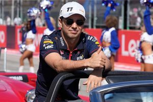 Jacques Villeneuve ataca a Checo Pérez: "Estaba acabado antes de llegar a Red Bull"