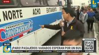 Reportero del Perú se vuelve viral al quedar atrapado en un bus durante su cobertura en vivo