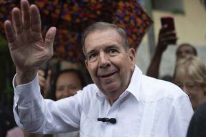 Opositor venezolano Edmundo González abandona su país para recibir asilo político en España