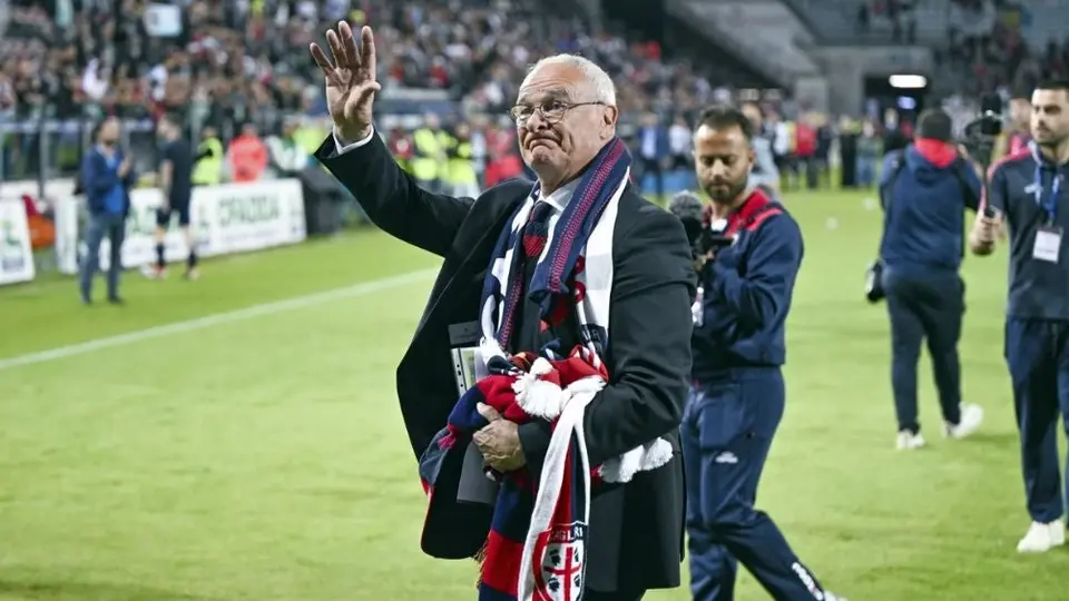 Claudio Ranieri apunta a salir del retiro para dirigir a la AS Roma en la Serie A