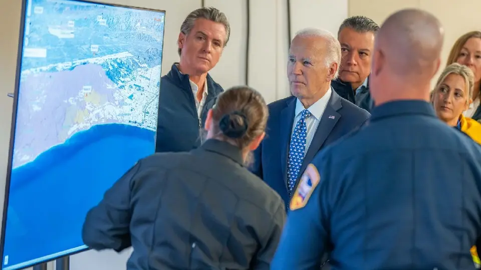 Joe Biden anuncia como buenas noticias que será bisabuelo en la conferencia de prensa sobre los incendios en California