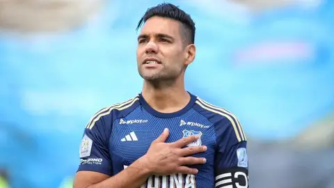 Radamel Falcao es ‘víctima’ de troleo en redes tras romper su teléfono celular