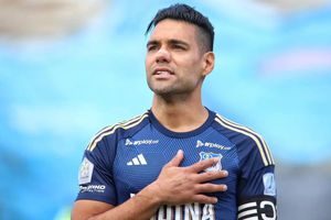 Radamel Falcao es ‘víctima’ de troleo en redes tras romper su teléfono celular