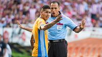 Exjugador de Chivas confiesa error de Santander en título del 2017: “Sí le metió un patadón”