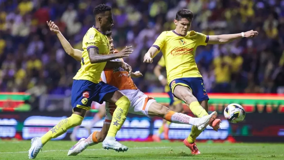 Israel Reyes regaló su playera después de vencer a Pachuca en el Cuauhtémoc