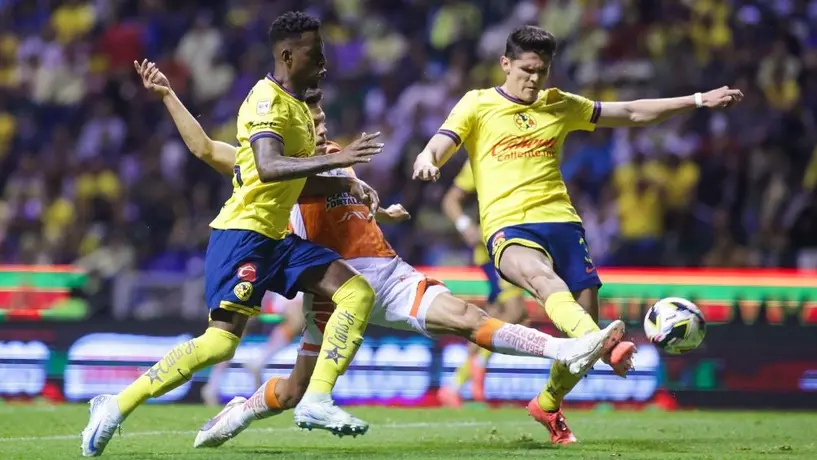 Israel Reyes regaló su playera después de vencer a Pachuca en el Cuauhtémoc