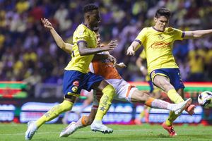 Israel Reyes regaló su playera después de vencer a Pachuca en el Cuauhtémoc