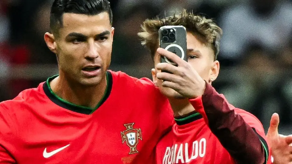 El enorme gesto de Cristiano Ronaldo con un fan en el Polonia vs Portugal