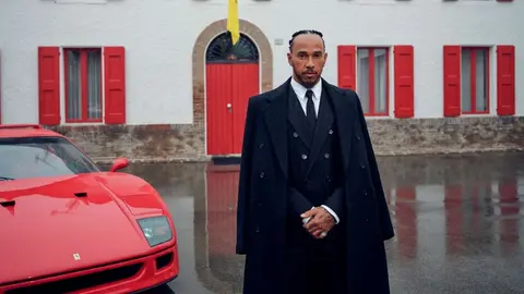 Lewis Hamilton llega a Maranello para su primer día en Ferrari