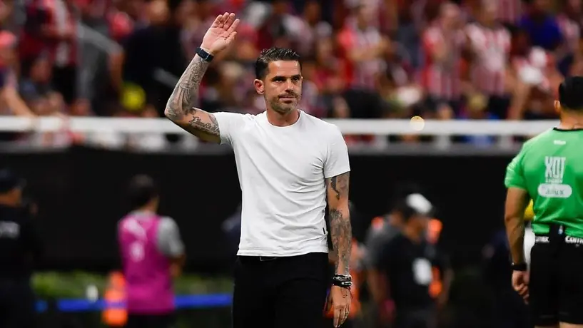 Fernando Gago ya viaja rumbo a Argentina tras dejar a Chivas