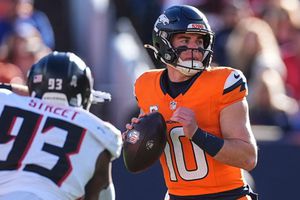 Denver aplasta a Falcons con cuatro pases de anotación de Bo Nix