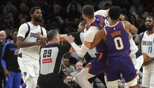 ¡Se armó la bronca! Jugadores de Suns y Mavs desatan pelea y resulta en tres expulsados