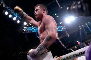 Dana White le manda mensaje a Jake Paul: "Canelo te dormiría en 30 segundos"