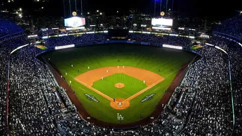 ¡Ritmo mexicano! Dieter Ruehle el hombre que ameniza los juegos en el Dodger Stadium