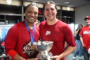 ¿Se quedan? Diablos Rojos ilusiona con permanencia de Trevor Bauer y Robinson Canó