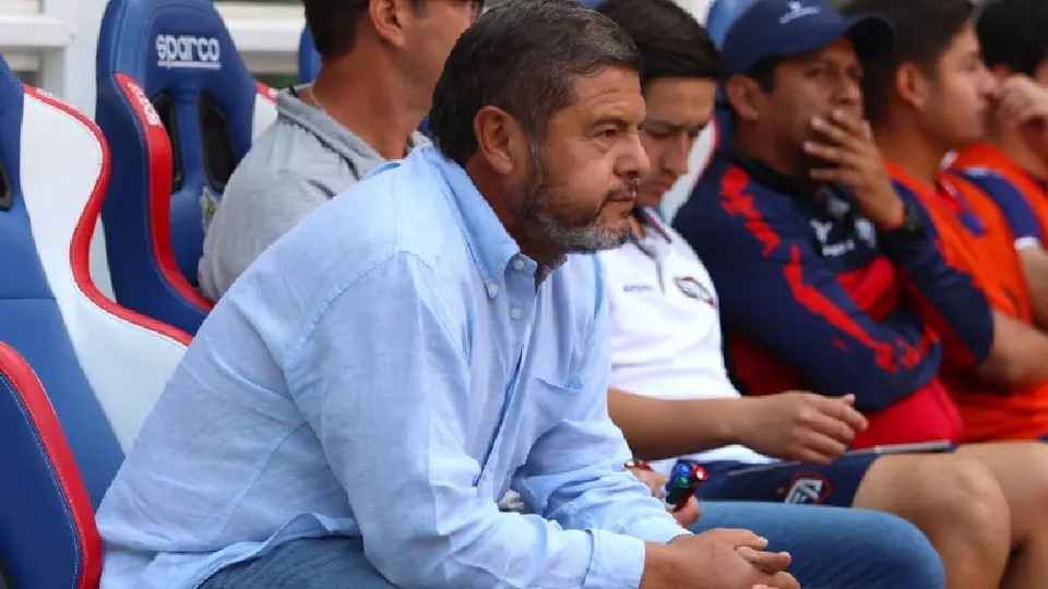 Daniel Guzmán levanta la mano para dirigir a Chivas: 'Voy a volver'