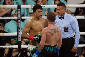 ¡A la lona! Jaime Munguía es noqueado por el francés Bruno Surace