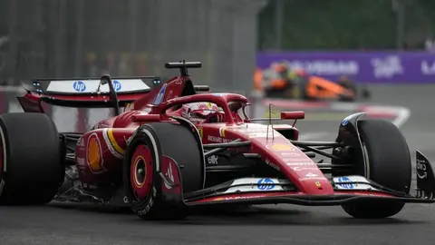 Carlos Sainz gana el Gran Premio de México en catastrófica jornada para Red Bull