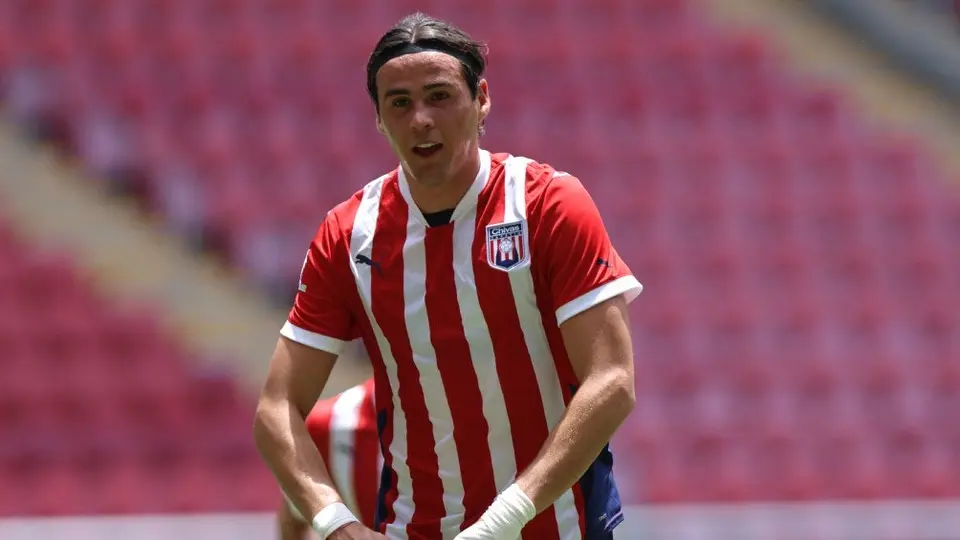 Teun Wilke levanta la mano para ser considerado con Chivas