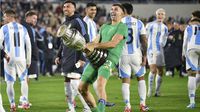 ¡Otra más! Dibu Martínez recrea festejo de Mundial, ahora con la Copa América