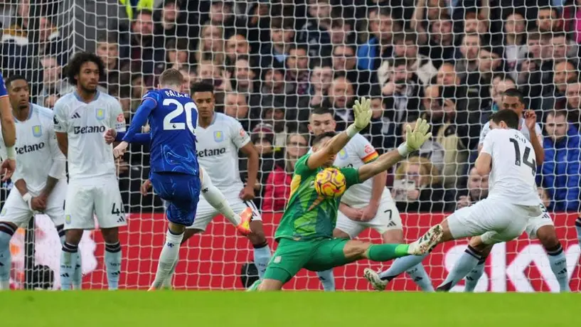 Dibu Martínez pidió su cambio tras golazo de Enzo Fernández en duelo de Chelsea ante Aston Villa
