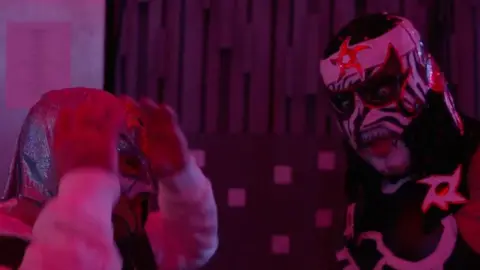 Penta Zero Miedo recuerda sus orígenes en segmento con Rey Mysterio