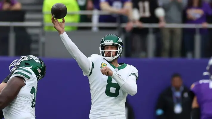 Aaron Rodgers se convierte en el noveno QB en lanzar 60 mil yardas